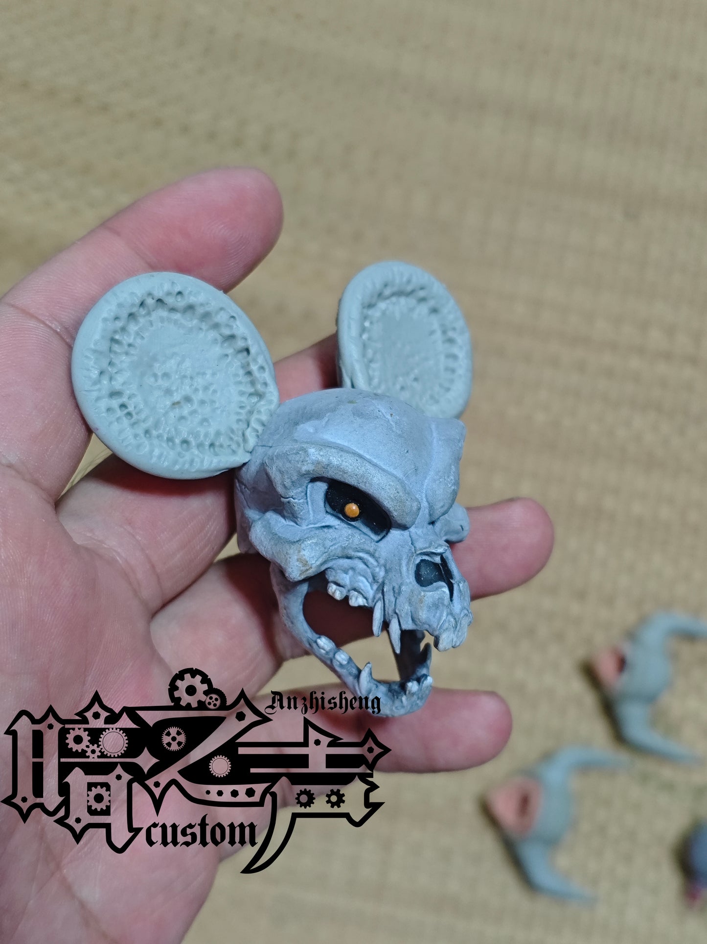 Head Carving - White mouse skeleton Head